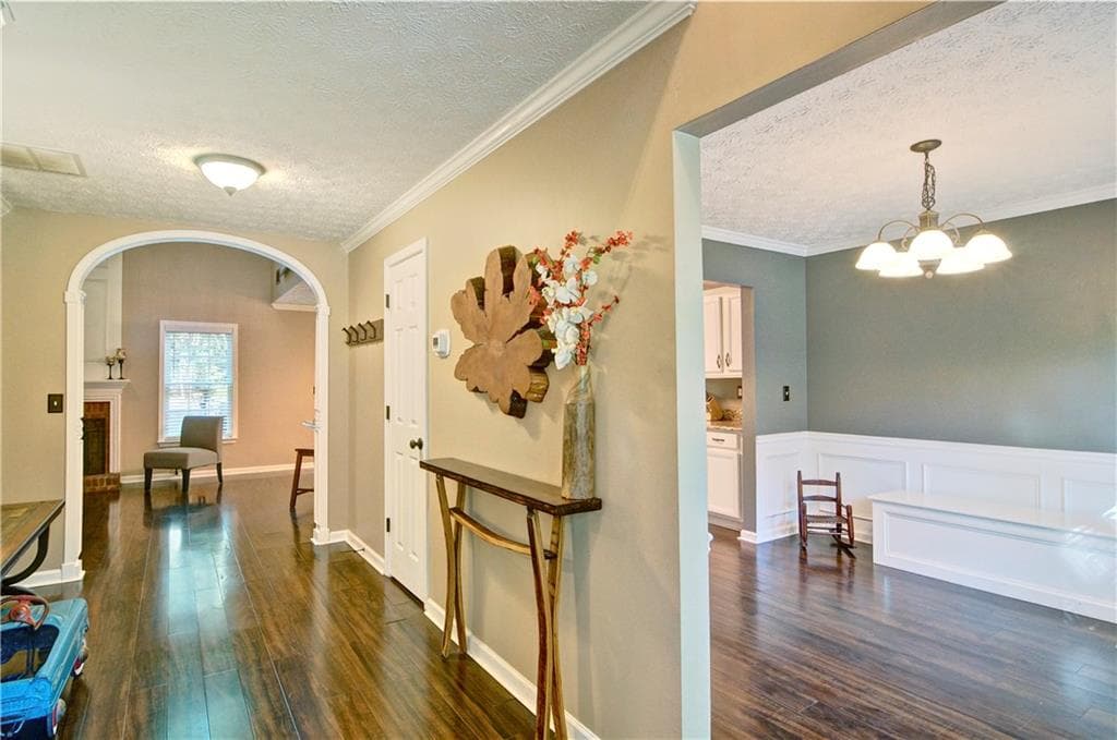 3 bedroom, 3 bathroom, 2,128 sq ft single family residence for sale at 8004 Huntcliff Road, Woodstock, GA 30189 — photo 4