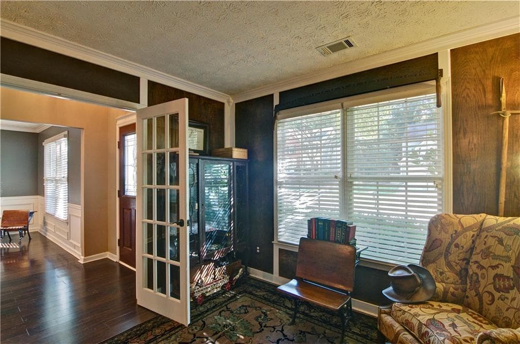 3 bedroom, 3 bathroom, 2,128 sq ft single family residence for sale at 8004 Huntcliff Road, Woodstock, GA 30189 — photo 7