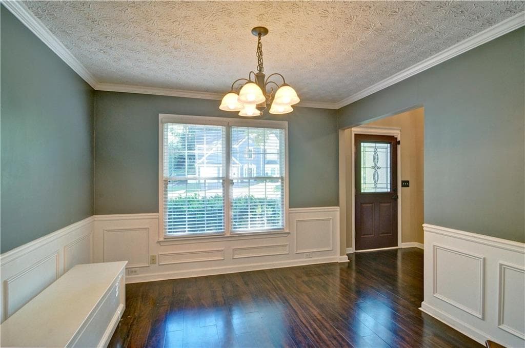 3 bedroom, 3 bathroom, 2,128 sq ft single family residence for sale at 8004 Huntcliff Road, Woodstock, GA 30189 — photo 8