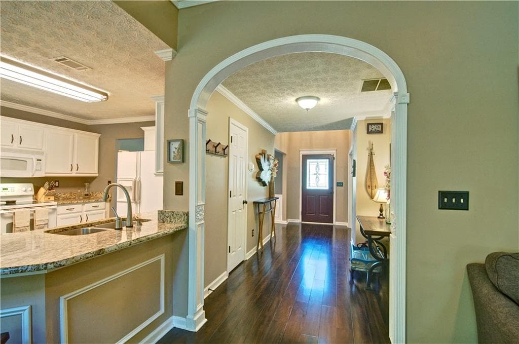 3 bedroom, 3 bathroom, 2,128 sq ft single family residence for sale at 8004 Huntcliff Road, Woodstock, GA 30189 — photo 10