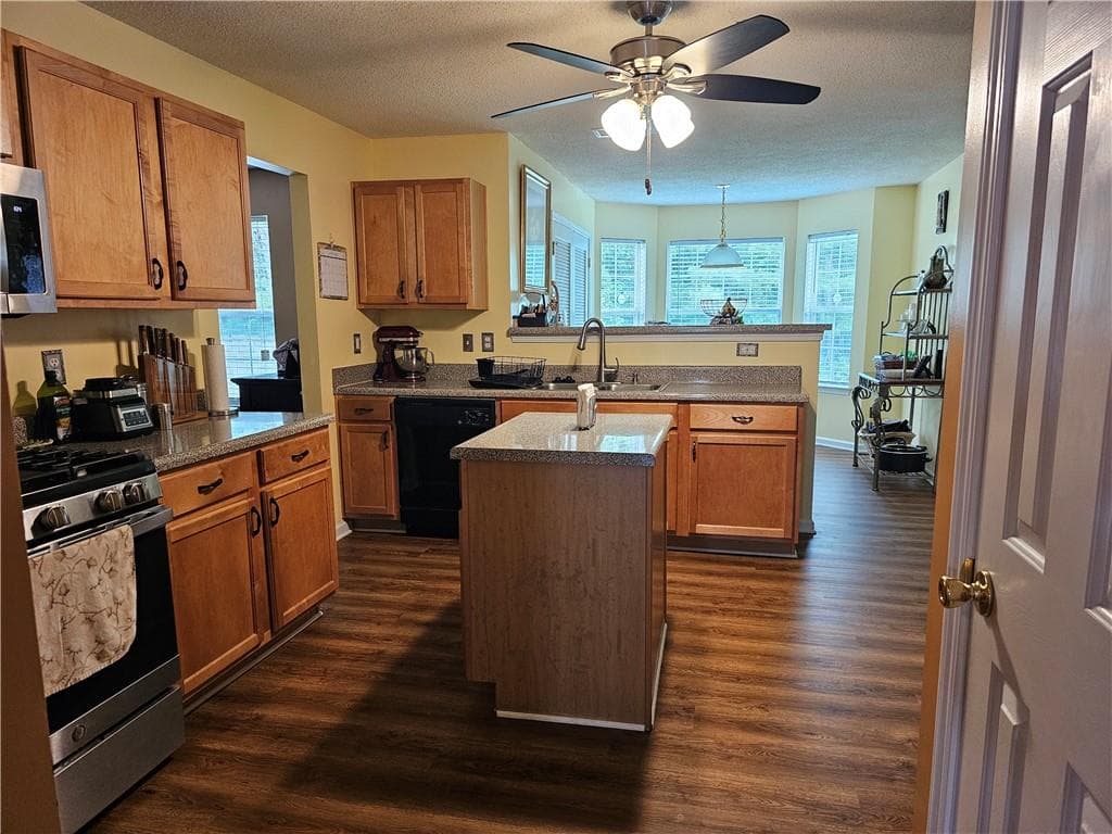 4 bedroom, 3 bathroom, 2,488 sq ft single family residence for sale at 2612 Buccanneers Cove, Decatur, GA 30035 — photo 5
