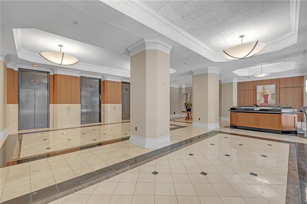 1 bedroom, 1 bathroom, 1,012 sq ft condominium for sale at 3475 Oak Valley Road 650, Atlanta, GA 30326 — photo 5