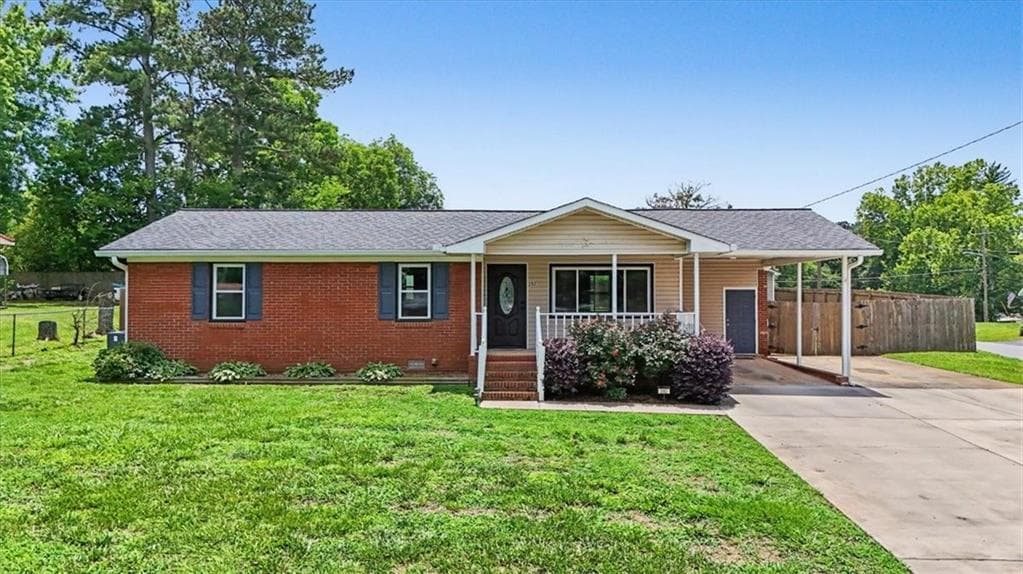 3 bedroom, 1 bathroom, 1,316 sq ft single family residence under contract at 202 Plantation Avenue, Cedartown, GA 30125