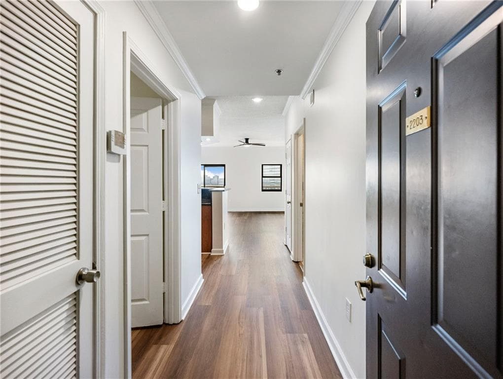 1 bedroom, 1 bathroom, 941 sq ft condominium for sale at 795 Hammond Drive 2203, Atlanta, GA 30328 — photo 2