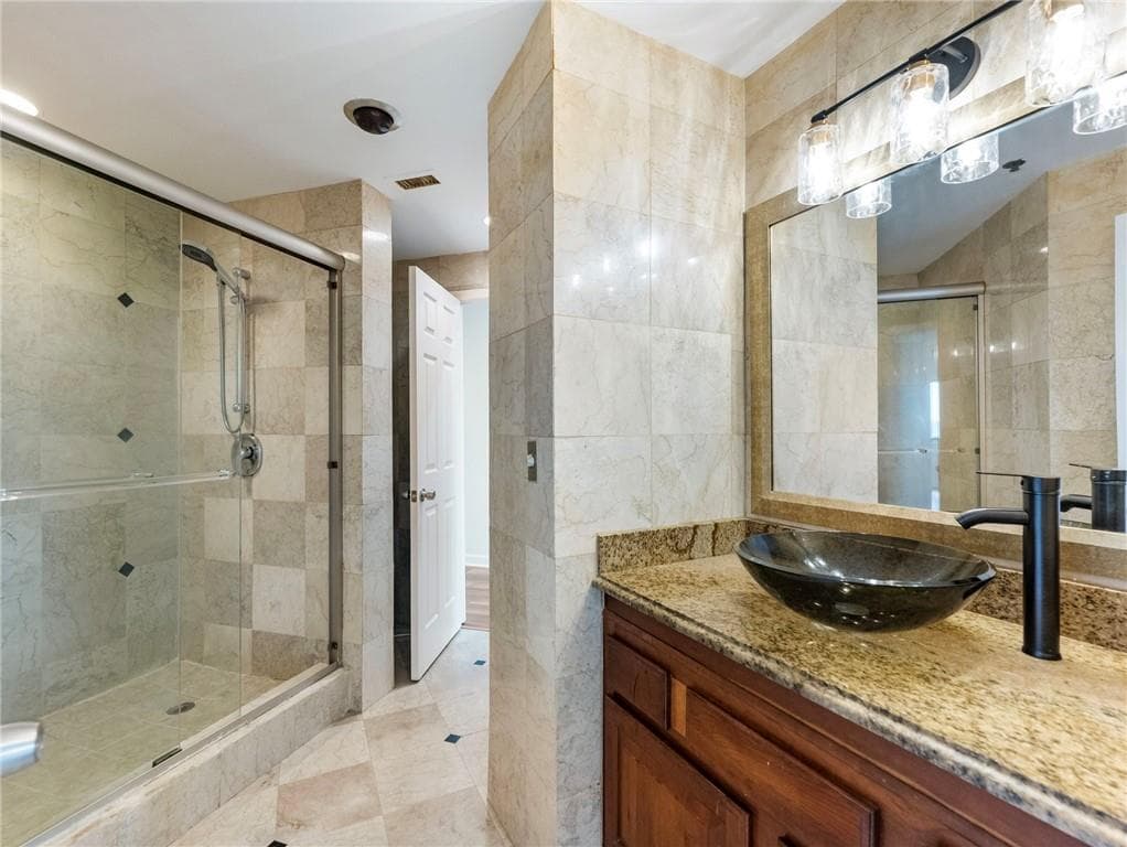 1 bedroom, 1 bathroom, 941 sq ft condominium for sale at 795 Hammond Drive 2203, Atlanta, GA 30328 — photo 9