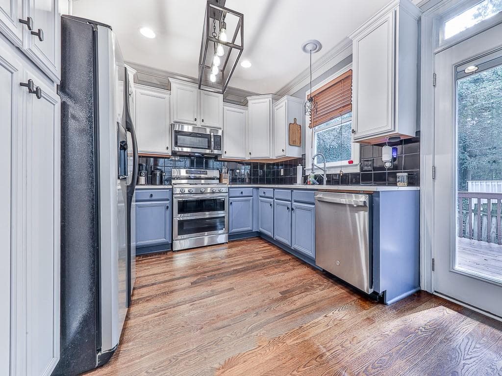4 bedroom, 4 bathroom, 2,198 sq ft single family residence for sale at 925 Rice Street, Atlanta, GA 30318 — photo 6