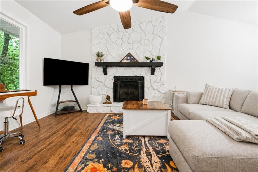 4 bedroom, 3 bathroom, 1,887 sq ft single family residence for sale at 1172 Ridgeside Drive, Acworth, GA 30102 — photo 4