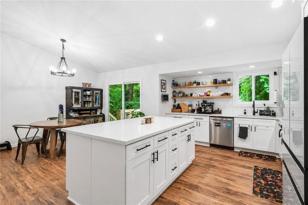 4 bedroom, 3 bathroom, 1,887 sq ft single family residence for sale at 1172 Ridgeside Drive, Acworth, GA 30102 — photo 10