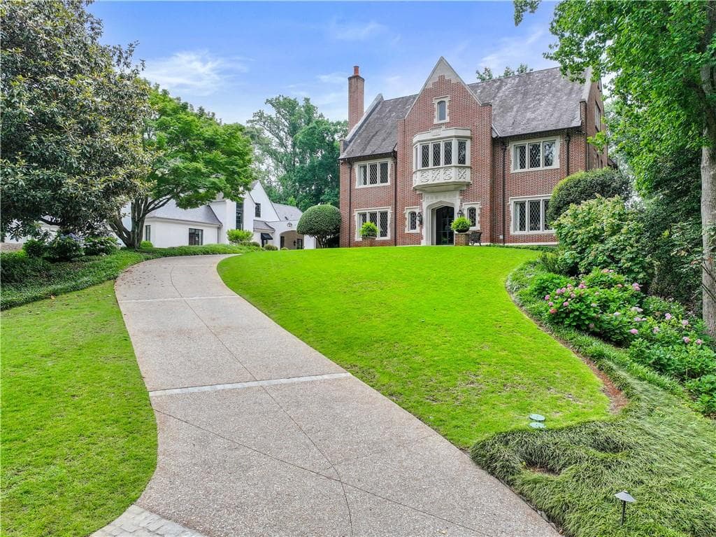 6 bedroom, 9 bathroom, 9,239 sq ft single family residence for sale at 369 Pine Tree Drive, Atlanta, GA 30305 — photo 2