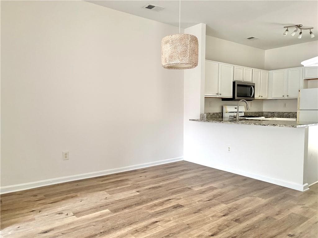 2 bedroom, 3 bathroom, 1,200 sq ft townhouse for rent at 1581 Cove Creek Circle, Norcross, GA 30093 for $1,760 a month — photo 4