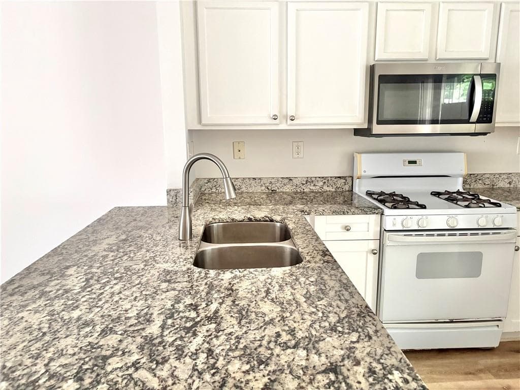 2 bedroom, 3 bathroom, 1,200 sq ft townhouse for rent at 1581 Cove Creek Circle, Norcross, GA 30093 for $1,760 a month — photo 6