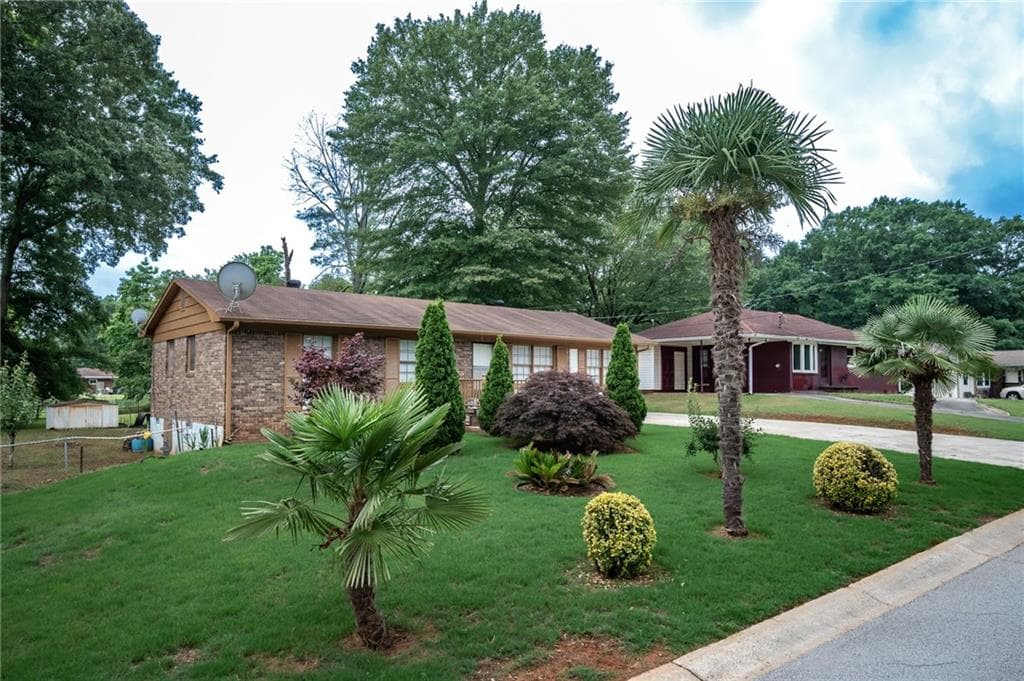3 bedroom, 2 bathroom, 1,352 sq ft single family residence for sale at 520 Pinecrest Drive, Riverdale, GA 30274 — photo 2