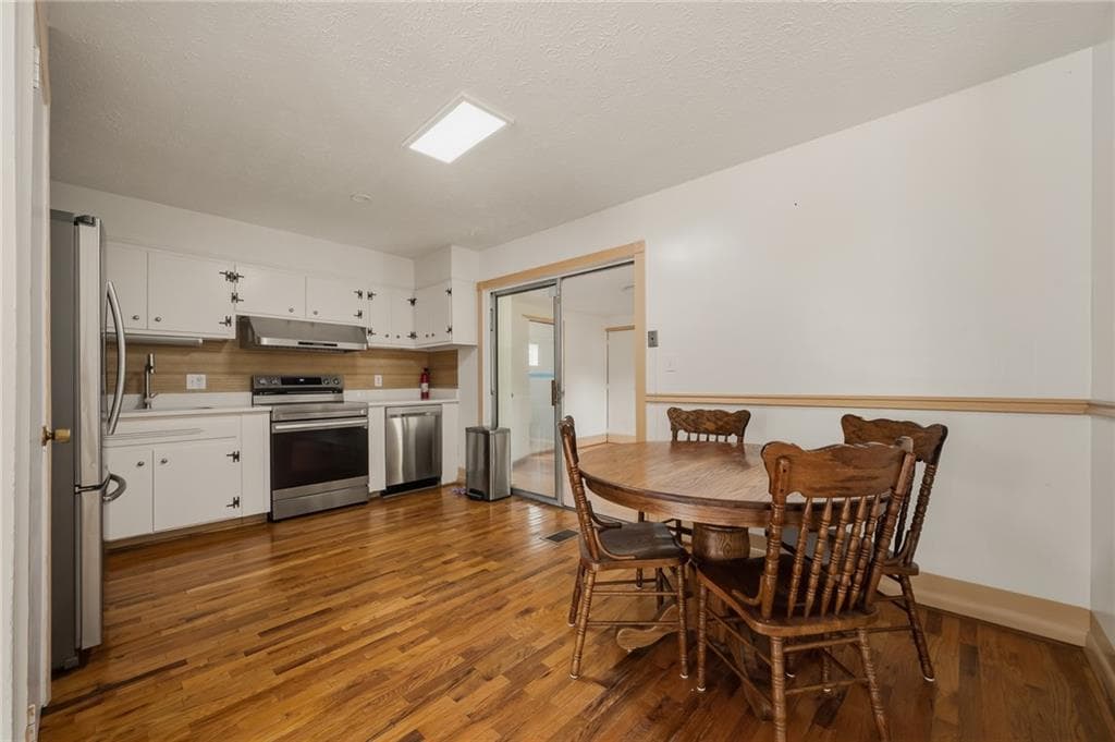 3 bedroom, 2 bathroom, 1,352 sq ft single family residence for sale at 520 Pinecrest Drive, Riverdale, GA 30274 — photo 5