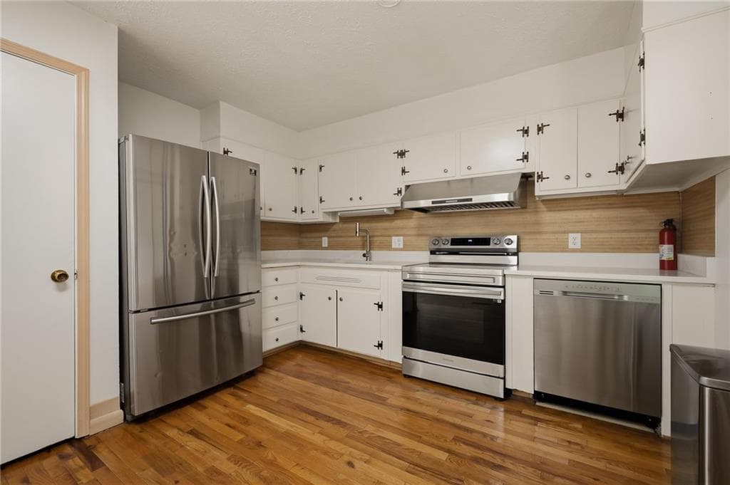 3 bedroom, 2 bathroom, 1,352 sq ft single family residence for sale at 520 Pinecrest Drive, Riverdale, GA 30274 — photo 6