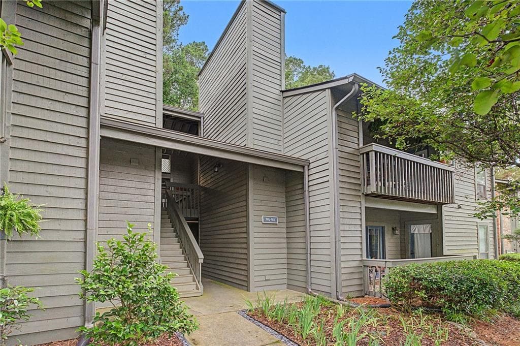 2 bedroom, 1 bathroom, 1,045 sq ft condominium for sale at 908 Tuxworth Circle, Decatur, GA 30033 — photo 2