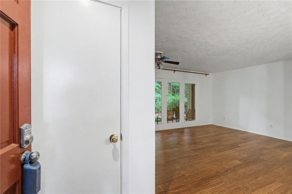 2 bedroom, 1 bathroom, 1,045 sq ft condominium for sale at 908 Tuxworth Circle, Decatur, GA 30033 — photo 3