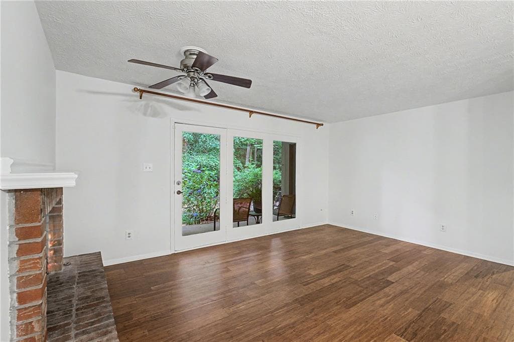 2 bedroom, 1 bathroom, 1,045 sq ft condominium for sale at 908 Tuxworth Circle, Decatur, GA 30033 — photo 4