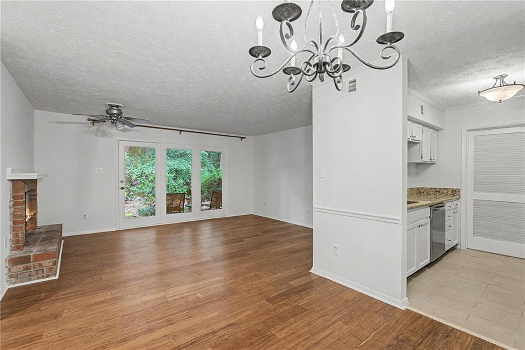 2 bedroom, 1 bathroom, 1,045 sq ft condominium for sale at 908 Tuxworth Circle, Decatur, GA 30033 — photo 5