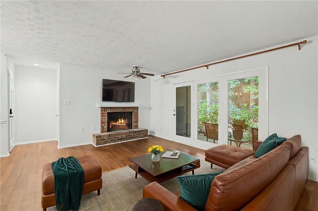 2 bedroom, 1 bathroom, 1,045 sq ft condominium for sale at 908 Tuxworth Circle, Decatur, GA 30033 — photo 1 of 24