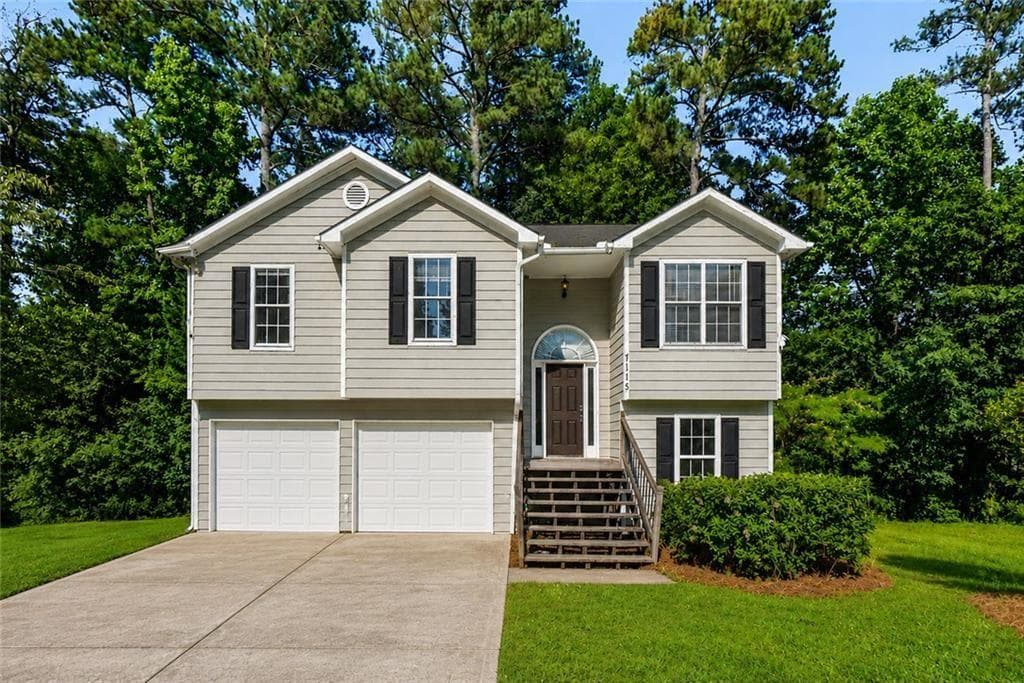 3 bedroom, 2 bathroom, 1,832 sq ft single family residence under contract at 7115 Hillcrest Chase Drive, Austell, GA 30168