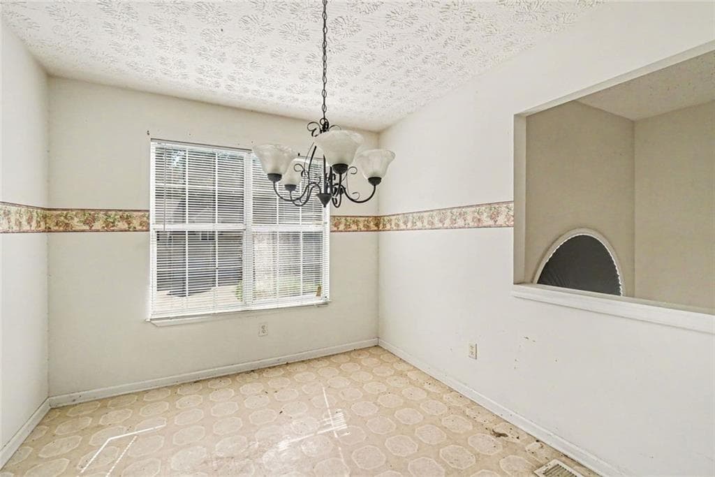3 bedroom, 2 bathroom, 1,832 sq ft single family residence under contract at 7115 Hillcrest Chase Drive, Austell, GA 30168 — photo 4