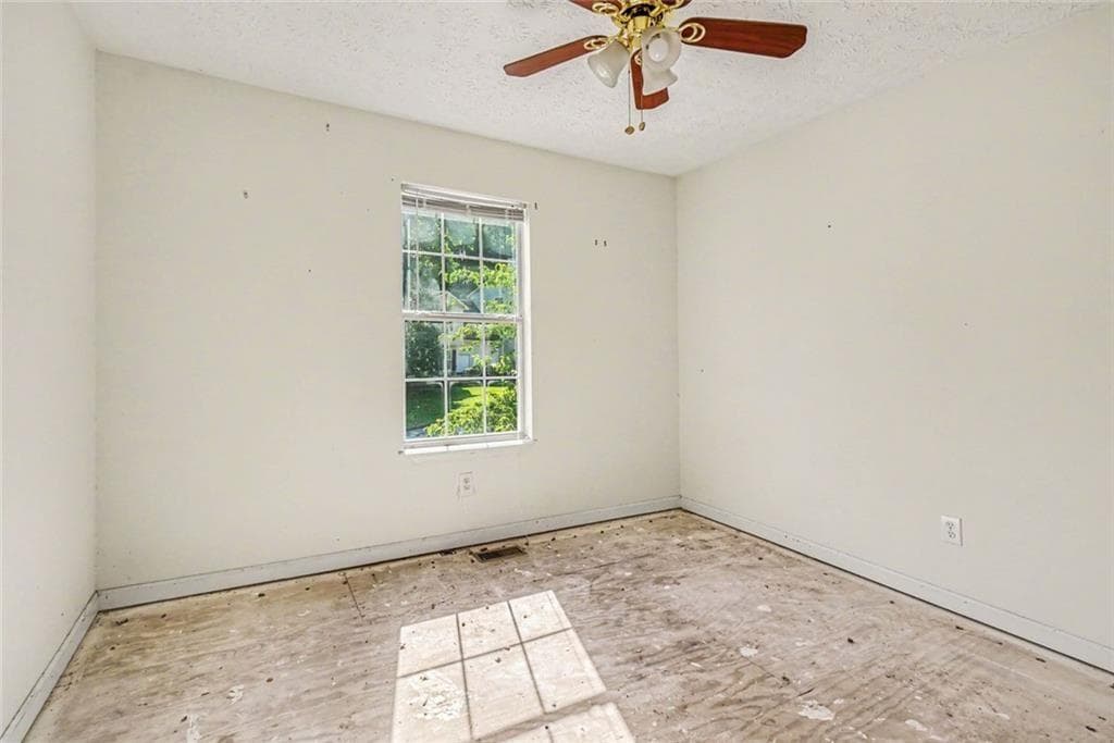 3 bedroom, 2 bathroom, 1,832 sq ft single family residence under contract at 7115 Hillcrest Chase Drive, Austell, GA 30168 — photo 9