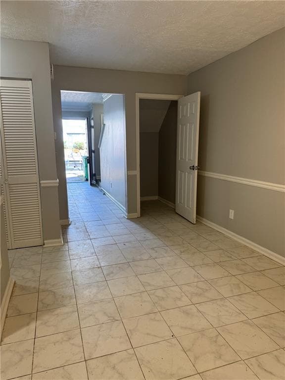 2 bedroom, 3 bathroom, 1,292 sq ft townhouse for sale at 5597 Stonington Trace Parkway, Stone Mountain, GA 30087 — photo 4