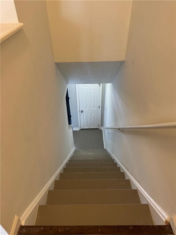 2 bedroom, 3 bathroom, 1,292 sq ft townhouse for sale at 5597 Stonington Trace Parkway, Stone Mountain, GA 30087 — photo 8