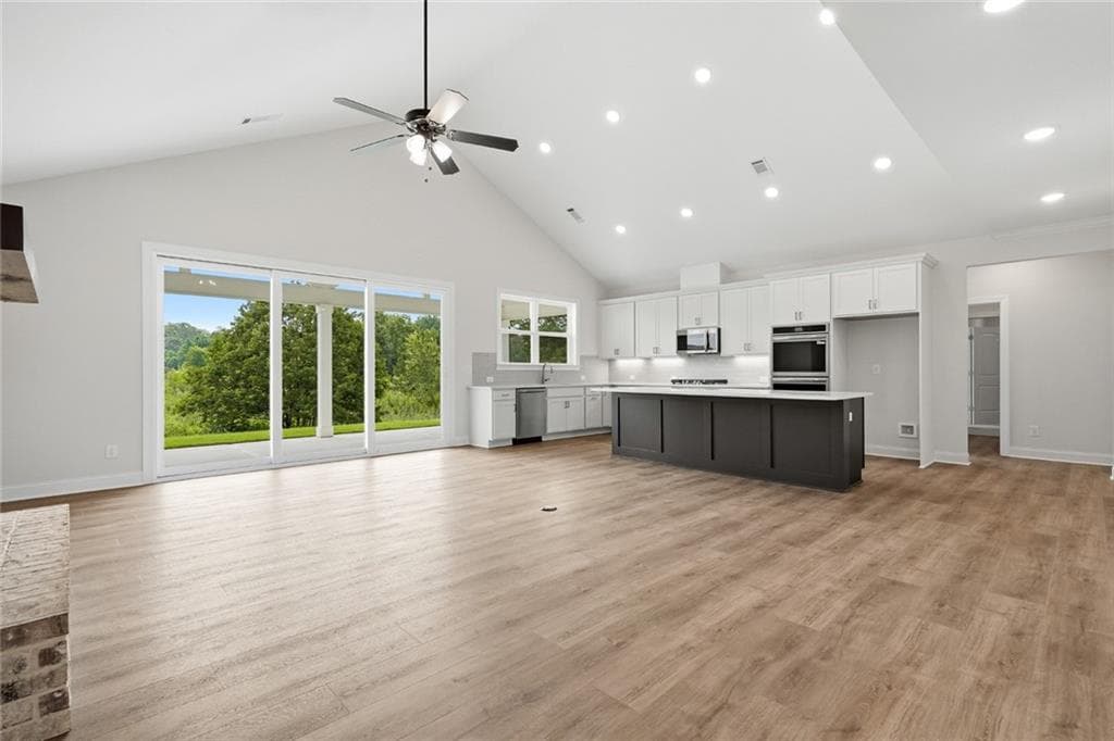 3 bedroom, 3 bathroom, 2,266 sq ft single family residence for sale at 355 Sweetgrass Drive, Demorest, GA 30535 — photo 10