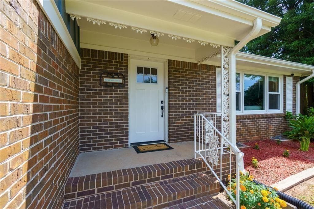 3 bedroom, 2 bathroom, 1,825 sq ft single family residence sold at 5800 Cedar Lane, Mableton, GA 30126