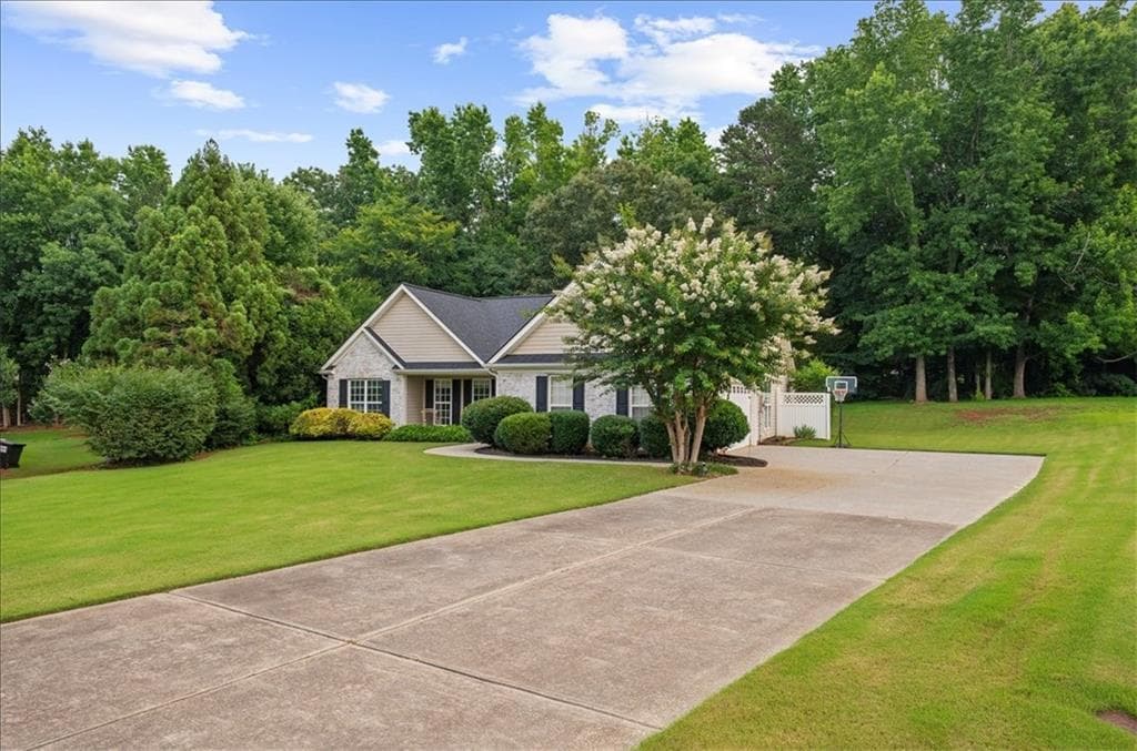 3 bedroom, 2 bathroom, 1,673 sq ft single family residence under contract at 95 Bailey Drive, Jefferson, GA 30549 — photo 2