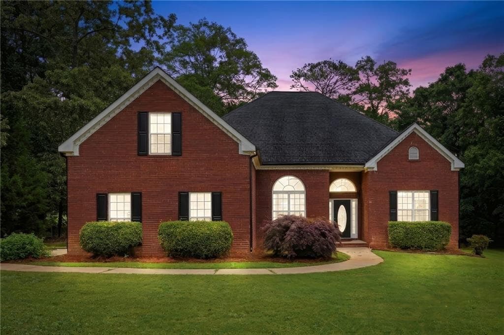 3 bedroom, 2 bathroom, 2,349 sq ft single family residence for sale at 95 Old Hickory Lane, Oxford, GA 30054 — photo 2