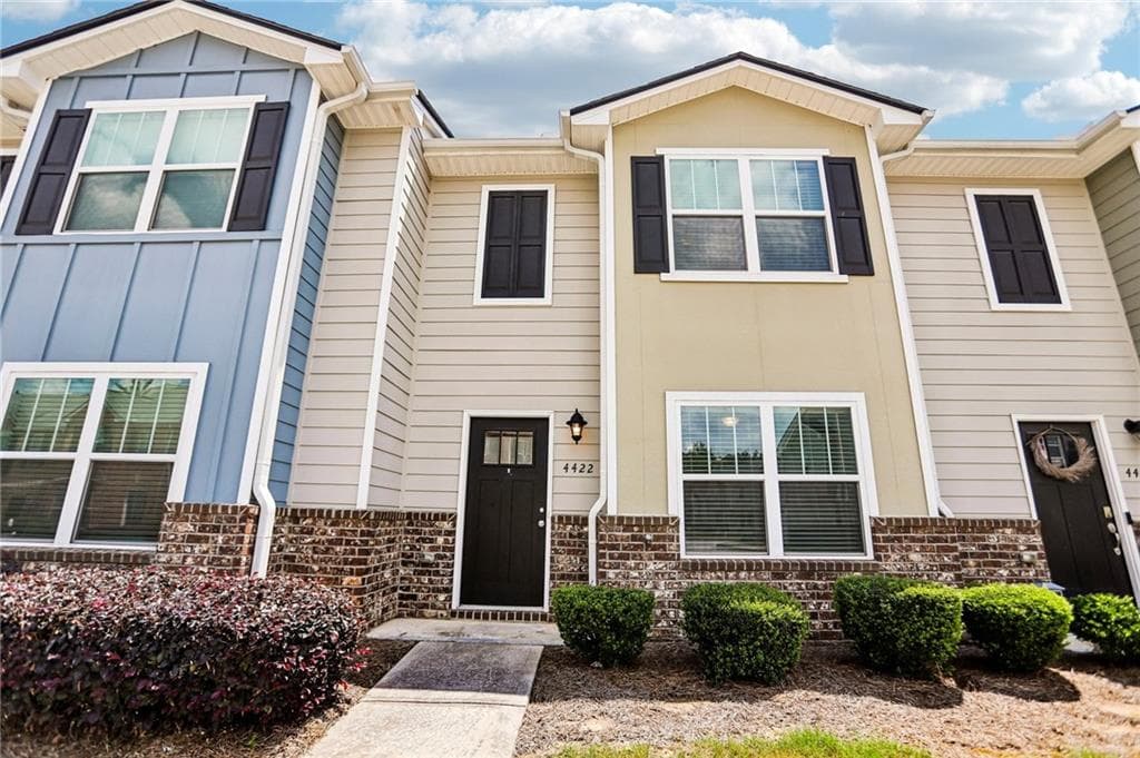 3 bedroom, 3 bathroom, 1,547 sq ft townhouse for sale at 4422 Pinscher Street, Union City, GA 30291