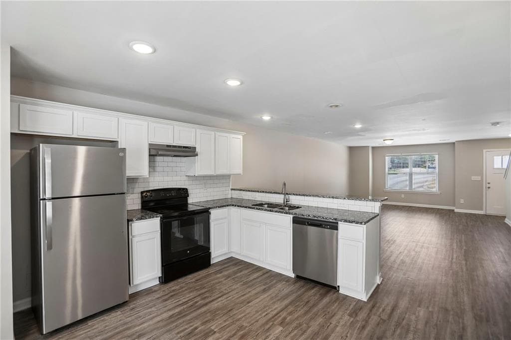3 bedroom, 3 bathroom, 1,547 sq ft townhouse for sale at 4422 Pinscher Street, Union City, GA 30291 — photo 8