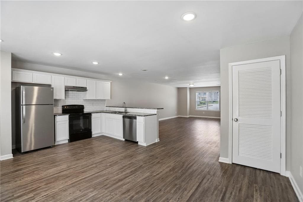 3 bedroom, 3 bathroom, 1,547 sq ft townhouse for sale at 4422 Pinscher Street, Union City, GA 30291 — photo 9