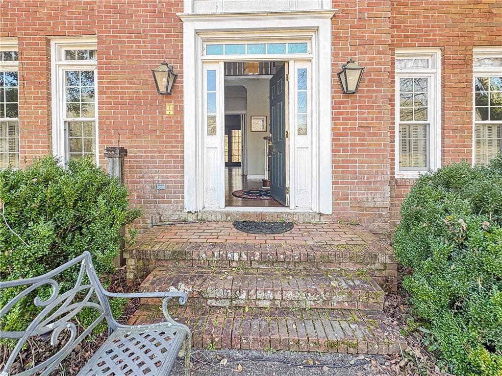 4 bedroom, 5 bathroom, 3,268 sq ft single family residence under contract at 118 Ashford Park, Macon, GA 31210 — photo 4