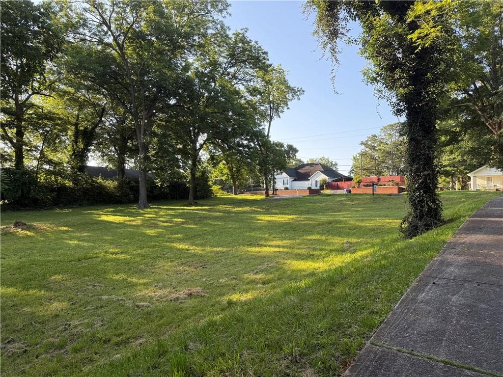 single family residence under contract at 175 Polk Avenue, Dallas, GA 30132 — photo 6
