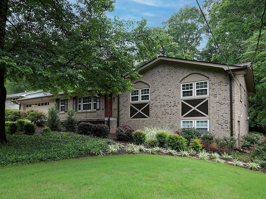 3 bedroom, 2 bathroom, 2,449 sq ft single family residence for sale at 226 King David Drive, Lilburn, GA 30047 — photo 2