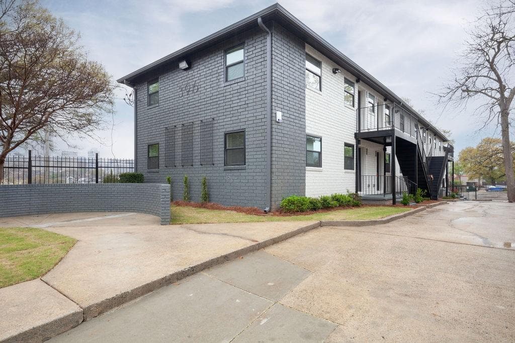 2 bedroom, 1 bathroom, 6,000 sq ft apartment for rent at 396 Linden Avenue 202, Atlanta, GA 30308 for $2,300 a month — photo 1 of 25