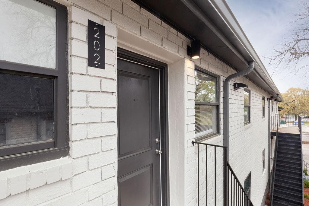 2 bedroom, 1 bathroom, 6,000 sq ft apartment for rent at 396 Linden Avenue 202, Atlanta, GA 30308 for $2,300 a month — photo 3