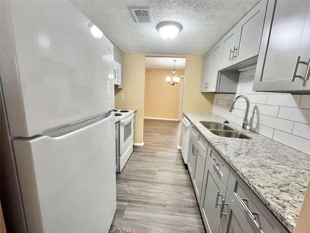2 bedroom, 3 bathroom, 1,240 sq ft single family residence for rent at 6418 Meadow Rue Drive, Peachtree Corners, GA 30092 for $1,799 a month — photo 5