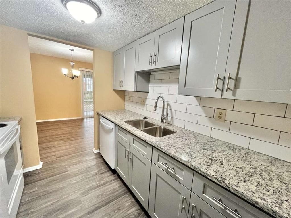 2 bedroom, 3 bathroom, 1,240 sq ft single family residence for rent at 6418 Meadow Rue Drive, Peachtree Corners, GA 30092 for $1,799 a month — photo 6