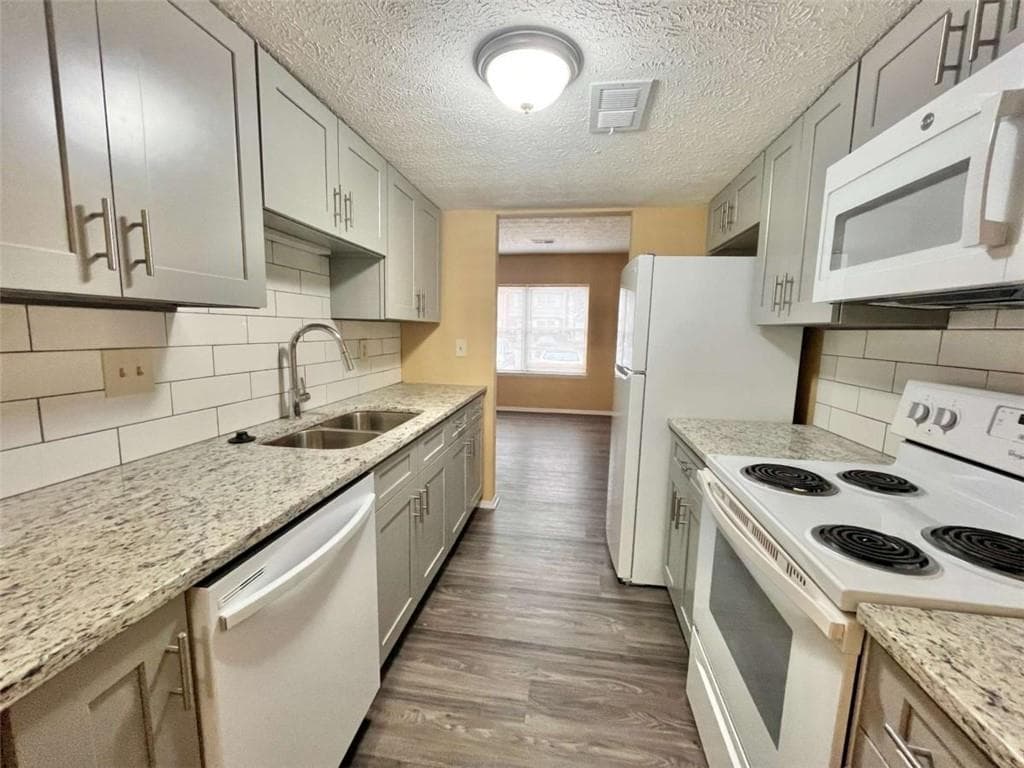 2 bedroom, 3 bathroom, 1,240 sq ft single family residence for rent at 6418 Meadow Rue Drive, Peachtree Corners, GA 30092 for $1,799 a month — photo 7