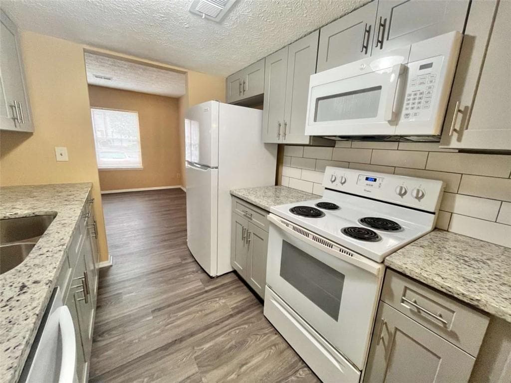 2 bedroom, 3 bathroom, 1,240 sq ft single family residence for rent at 6418 Meadow Rue Drive, Peachtree Corners, GA 30092 for $1,799 a month — photo 8