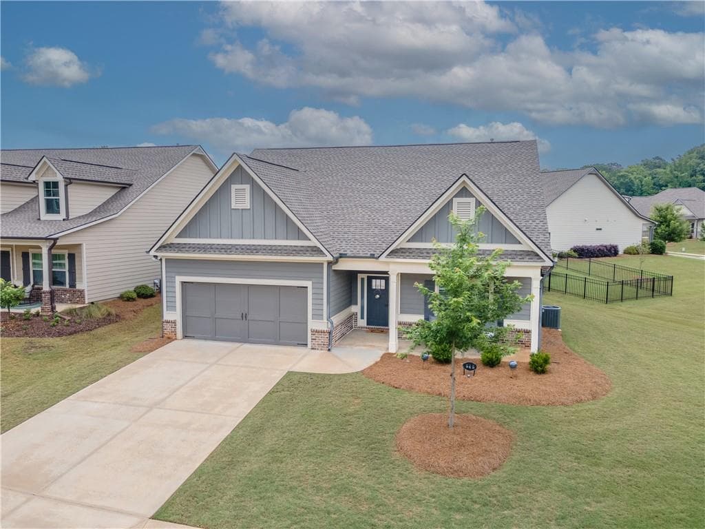 2 bedroom, 2 bathroom, 1,686 sq ft single family residence for sale at 945 High Shoal Drive, Monroe, GA 30655 — photo 2