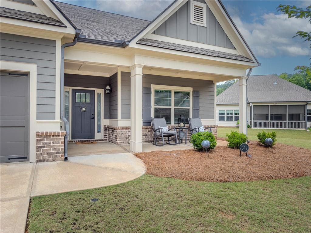 2 bedroom, 2 bathroom, 1,686 sq ft single family residence for sale at 945 High Shoal Drive, Monroe, GA 30655 — photo 3