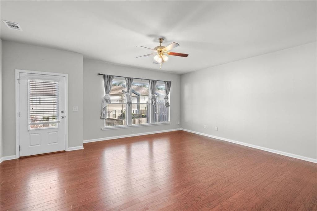 4 bedroom, 3 bathroom, 2,417 sq ft townhouse for sale at 1357 Brookmere Way, Cumming, GA 30040 — photo 6