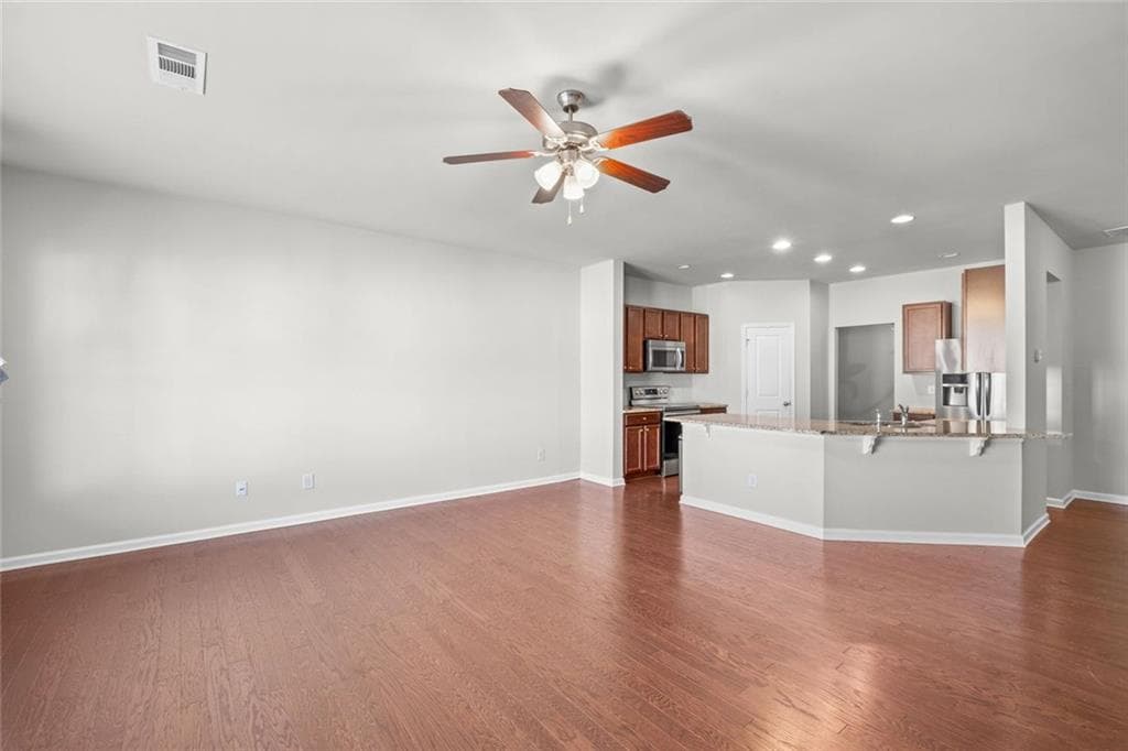 4 bedroom, 3 bathroom, 2,417 sq ft townhouse for sale at 1357 Brookmere Way, Cumming, GA 30040 — photo 9