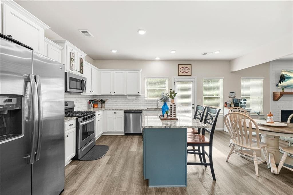 5 bedroom, 3 bathroom, 2,877 sq ft single family residence for sale at 408 Rio Dell Court, Locust Grove, GA 30248 — photo 2