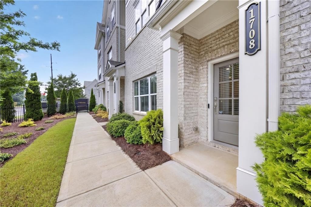 3 bedroom, 4 bathroom, 2,140 sq ft townhouse for sale at 1708 Evenstad Way, Smyrna, GA 30080 — photo 2
